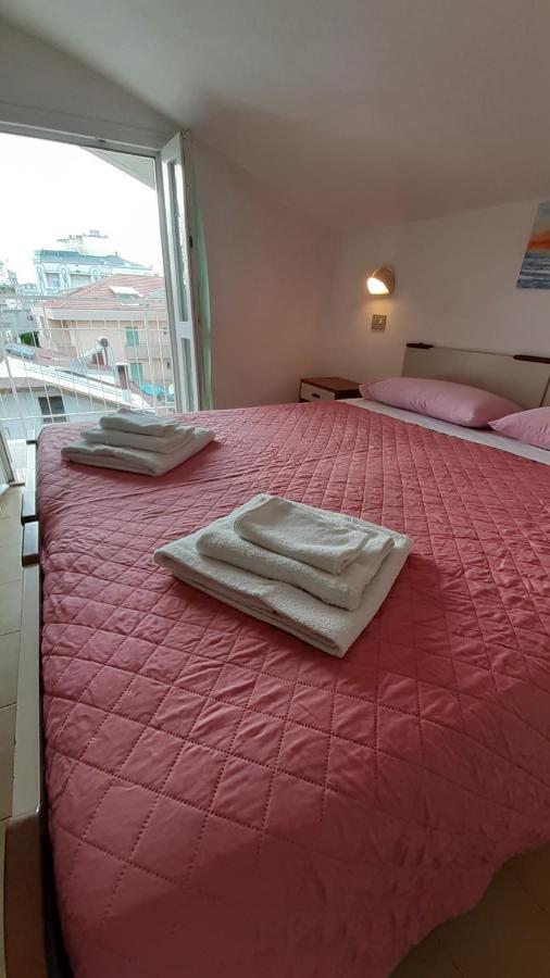 Hotel Elisabetta 2 Stelle Cattolica Exterior foto