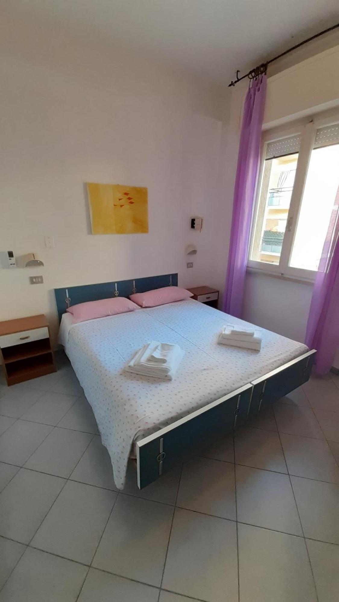 Hotel Elisabetta 2 Stelle Cattolica Exterior foto